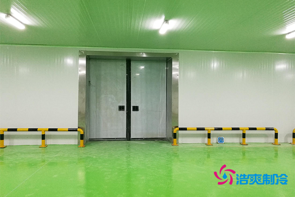 图示：可口可乐饮料冷库实拍一角